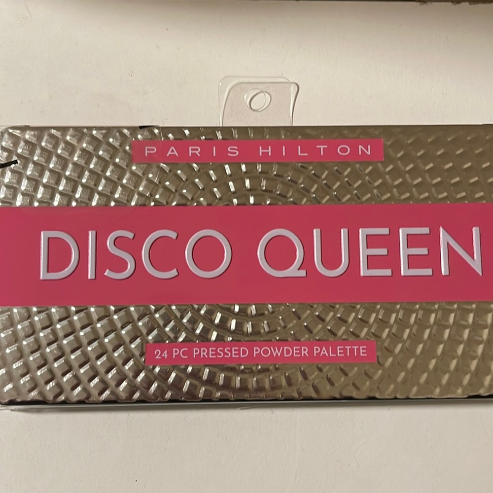 Paris Hilton Disco Queen 24 pc Eyeshadow Palette